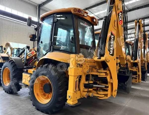 Massive 4CX Backhoe Loader In Antigua and Barbuda